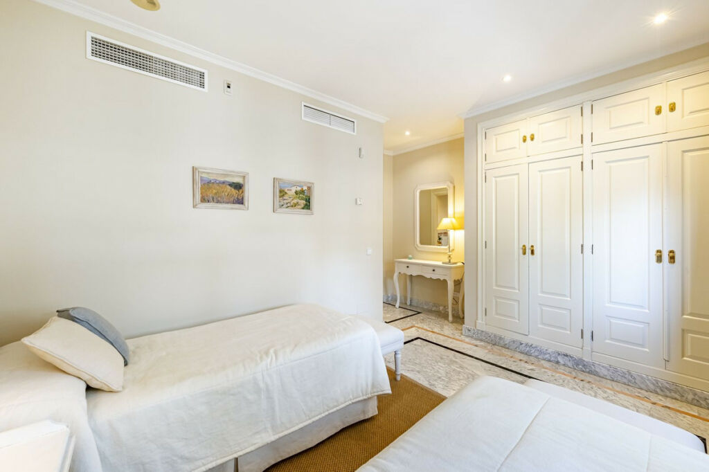 Ground Floor Apartment The Golden Mile Málaga - image 33