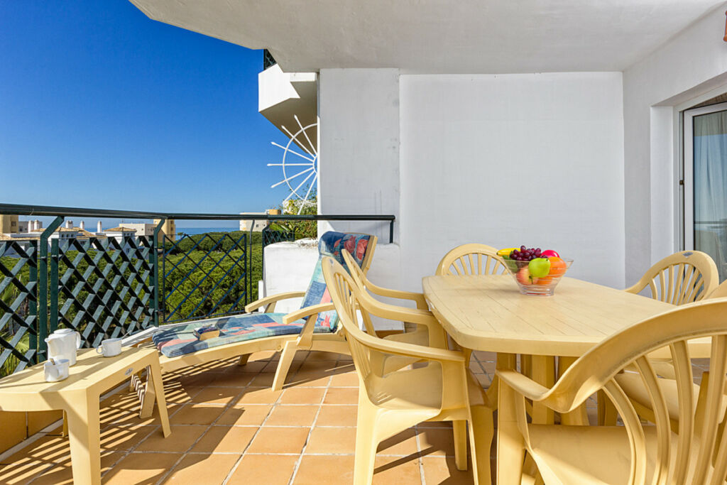 Middle Floor Apartment Calahonda Málaga - image 4