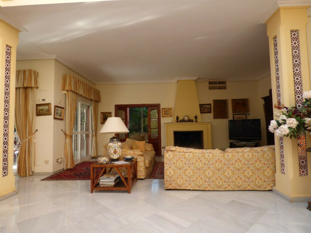 Detached Villa Torrenueva Málaga - image 4