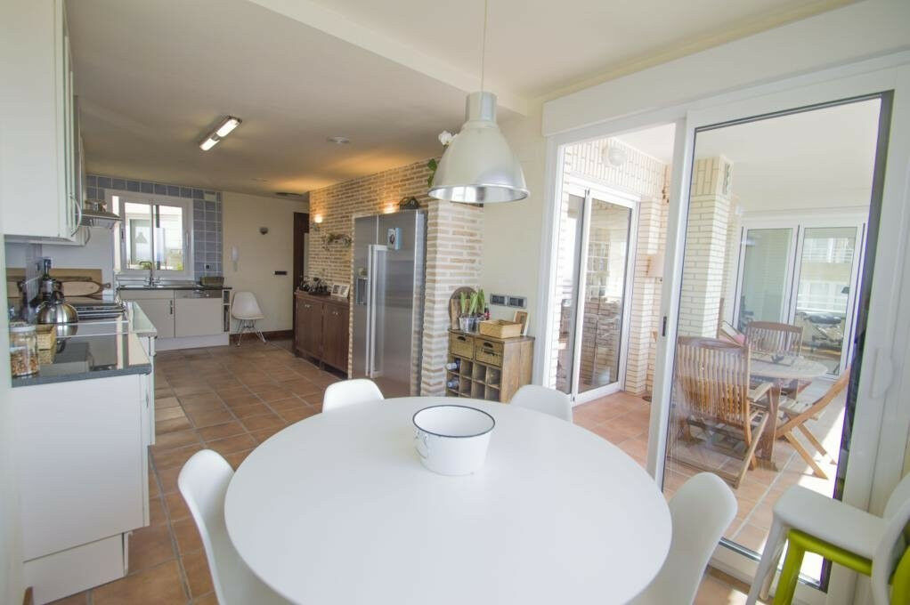 Middle Floor Apartment Torrevieja Alicante - image 4