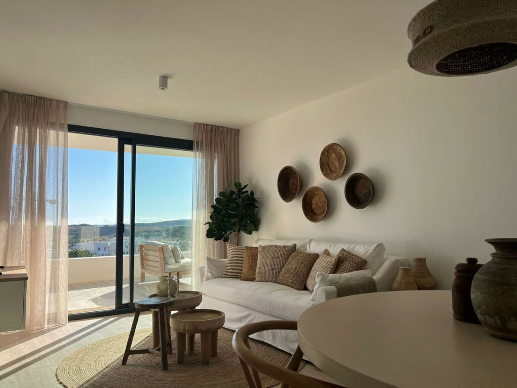 Middle Floor Apartment Estepona Málaga - image 4