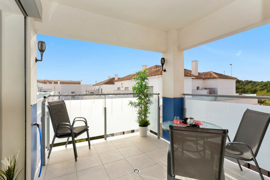 Middle Floor Apartment Villamartin Alicante - image 5