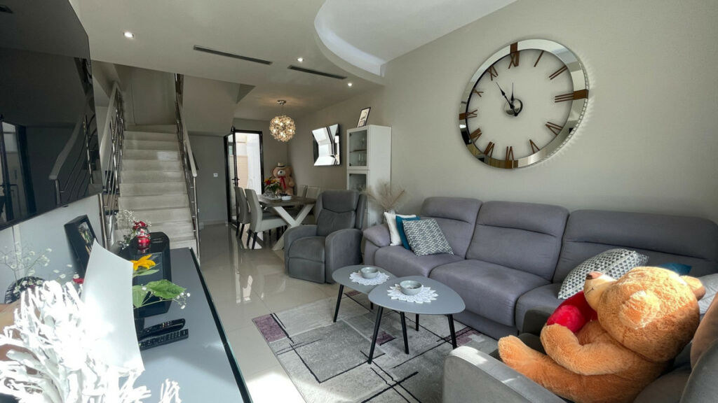 Detached Villa Villamartin Alicante - image 4
