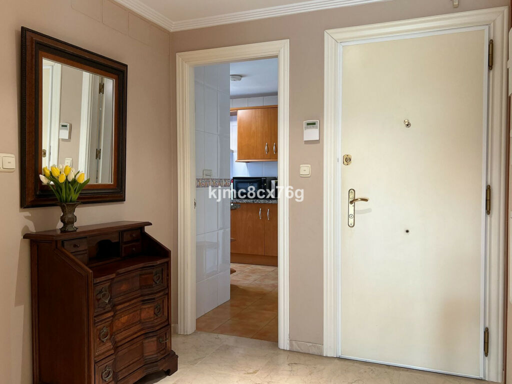 Middle Floor Apartment Marbella Málaga - image 4