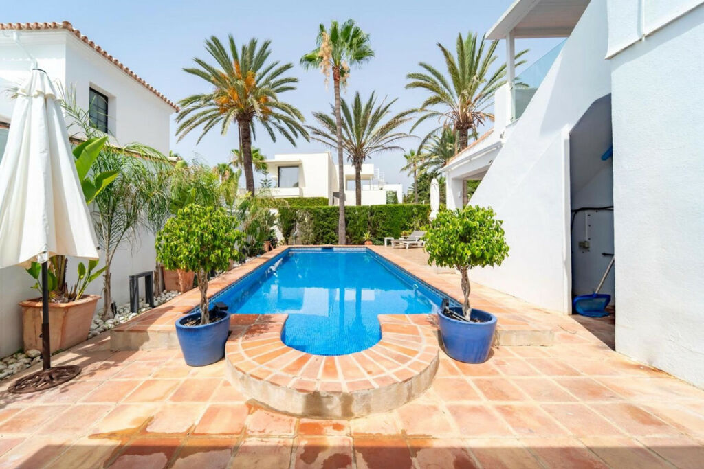 Detached Villa Marbesa Málaga - image 2