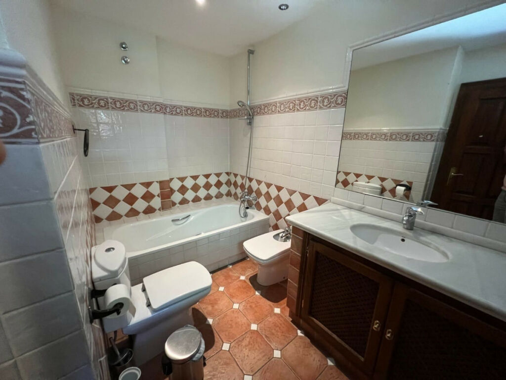 Detached Villa Marbella Málaga - image 4