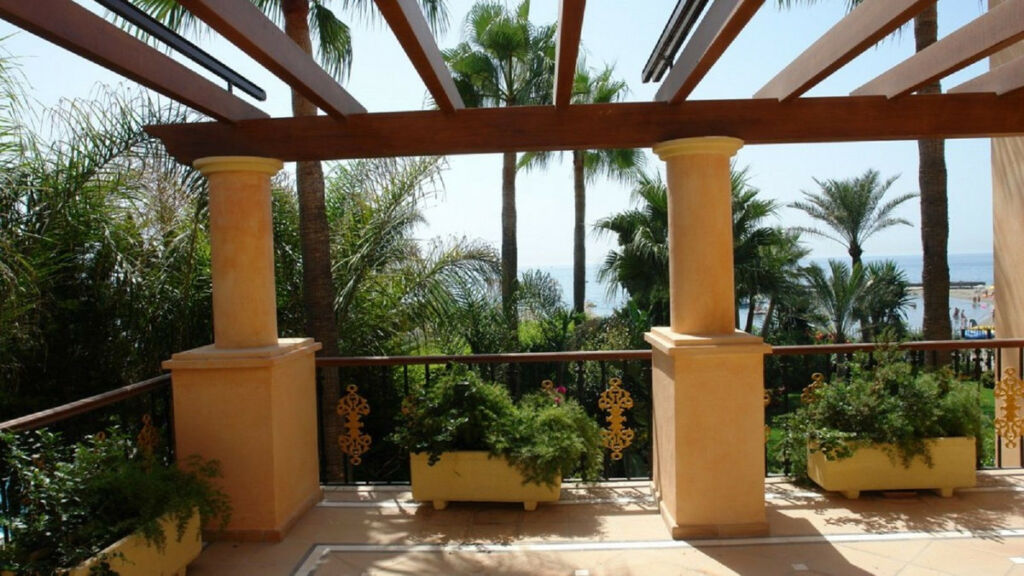 Middle Floor Apartment Puerto Banús Málaga - image 4