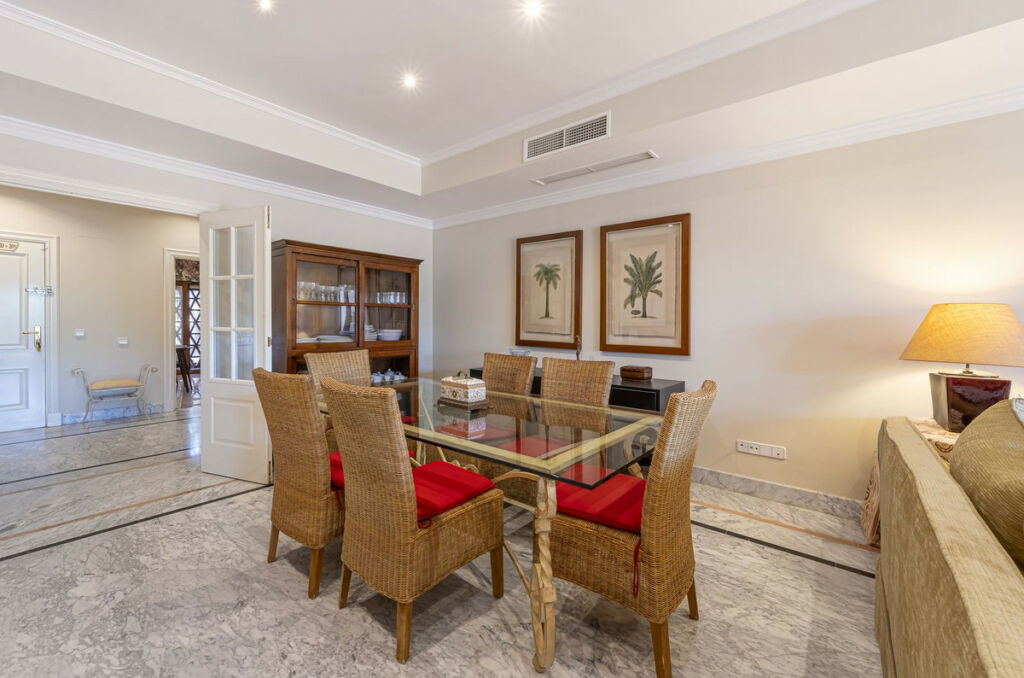 Ground Floor Apartment The Golden Mile Málaga - image 5