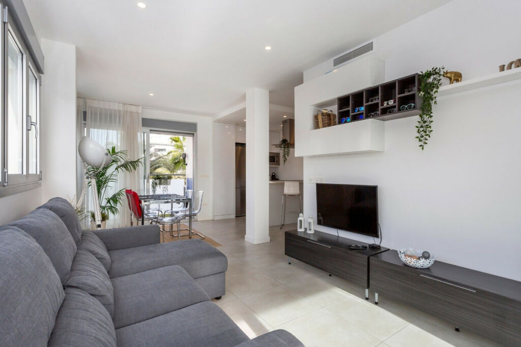 Middle Floor Apartment Villamartin Alicante - image 7