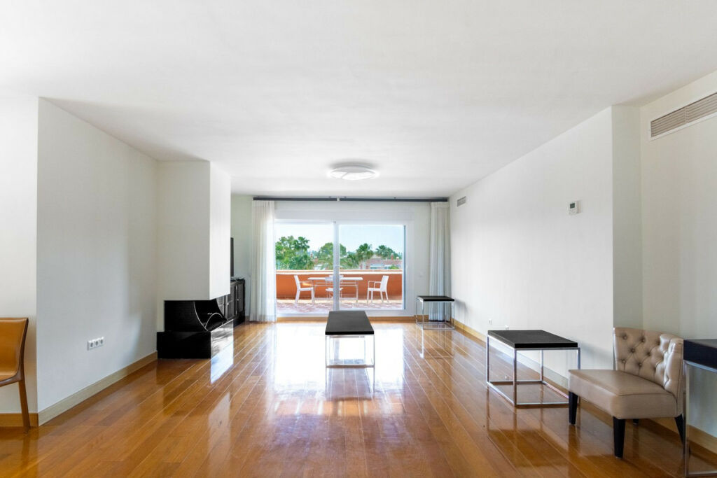 Penthouse Guadalmina Baja Málaga - image 5