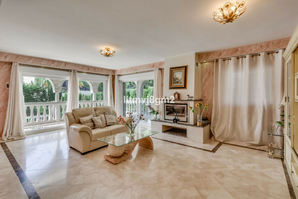 Detached Villa Artola Málaga - image 5