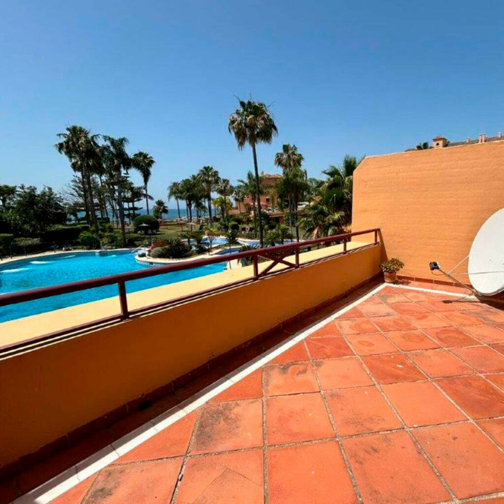 Townhouse Estepona Málaga - image 5