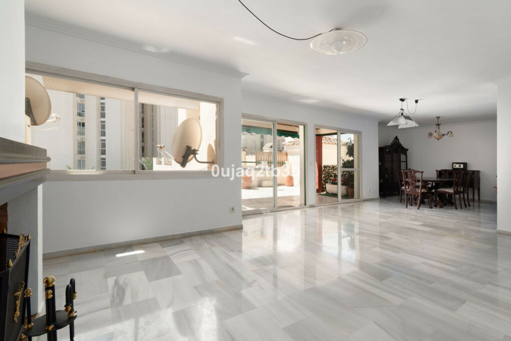 Top Floor Apartment Marbella Málaga - image 5