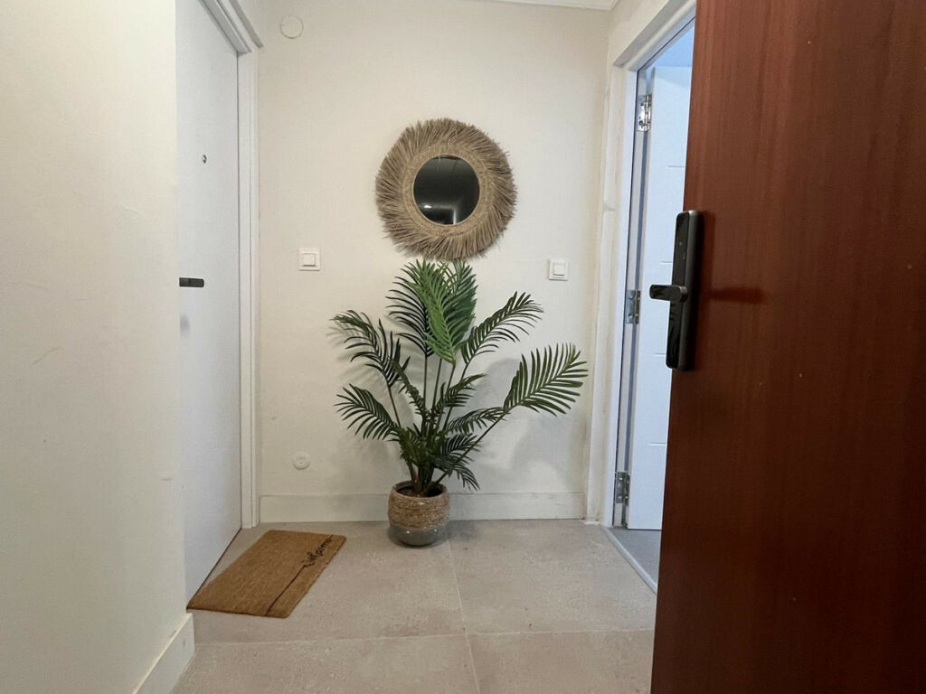 Middle Floor Apartment Marbella Málaga - image 5