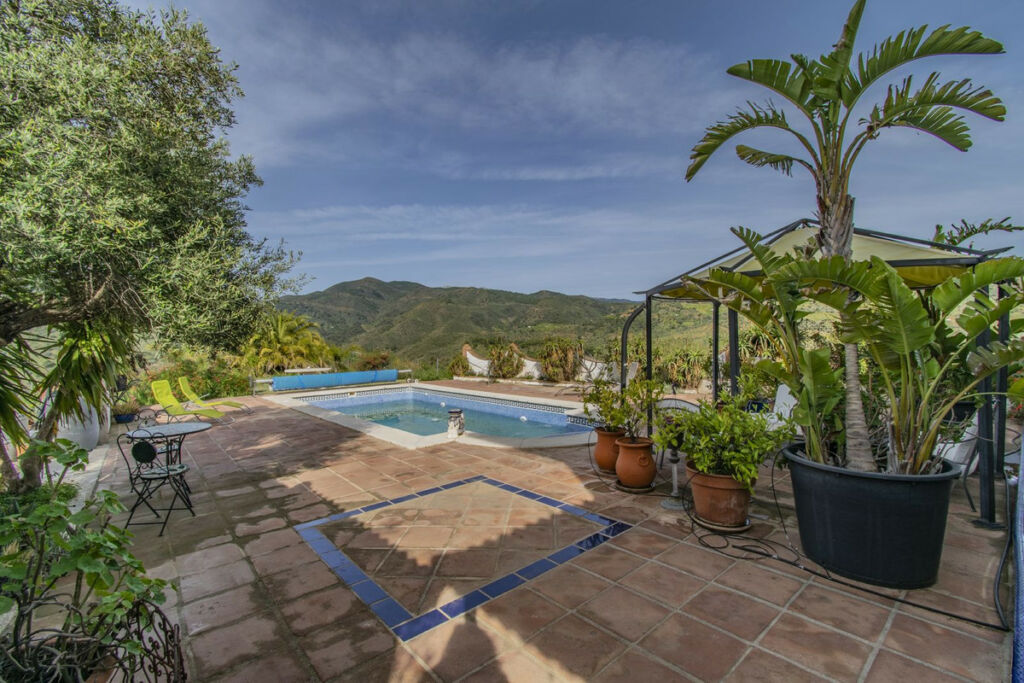 Detached Villa Monda Málaga - image 5