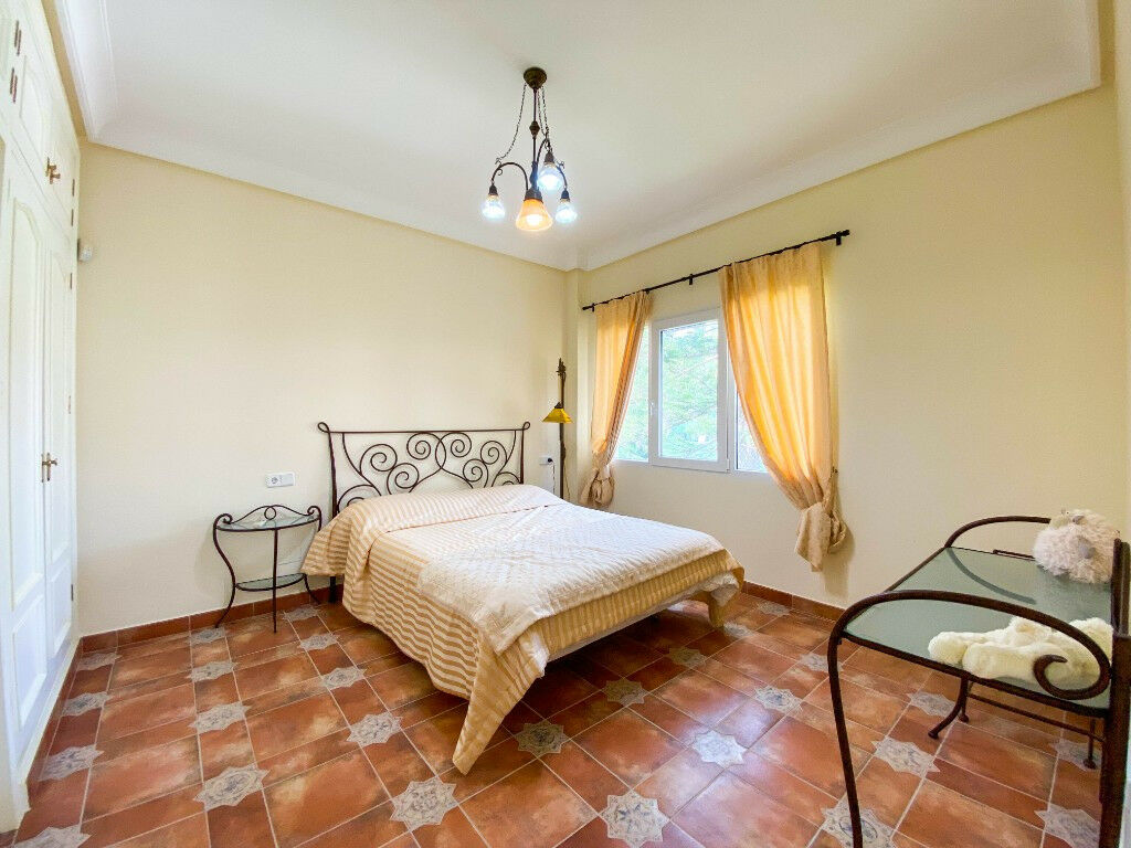 Detached Villa Villamartin Alicante - image 10