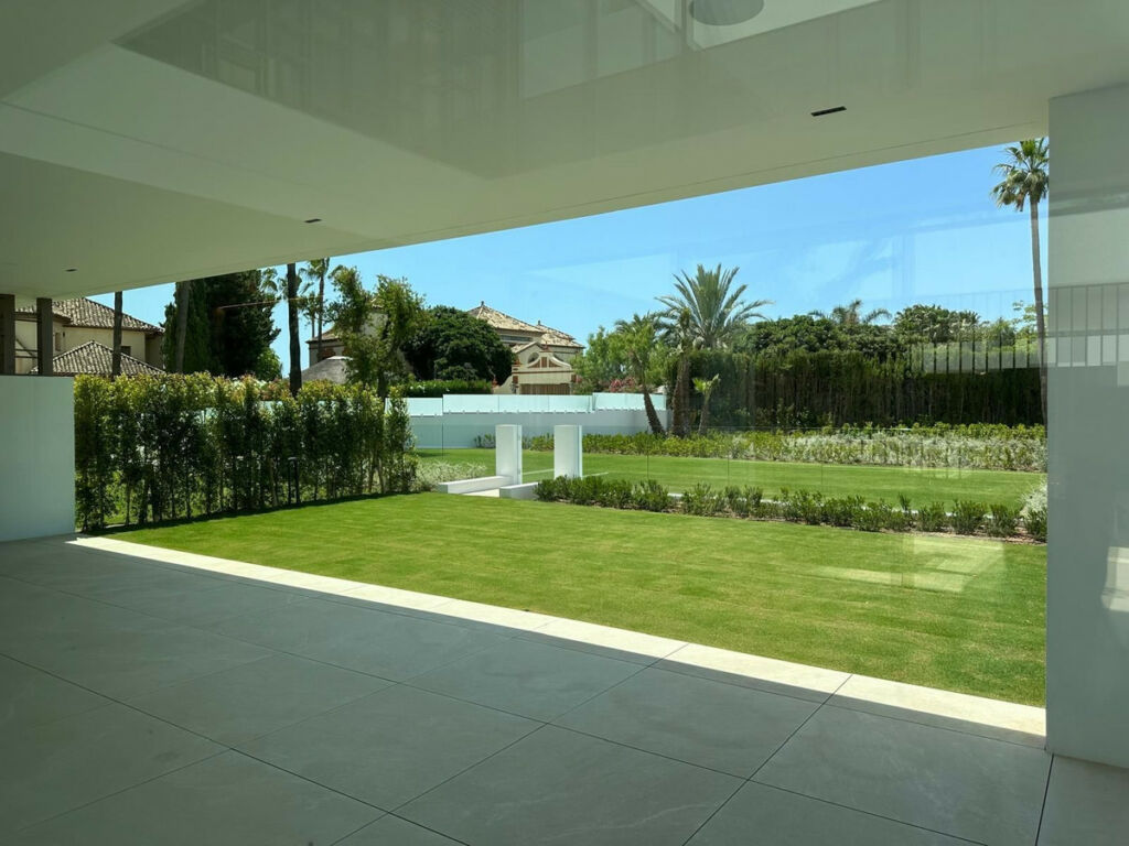 Semi-Detached House Nueva Andalucía Málaga - image 5