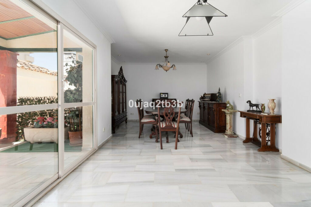 Top Floor Apartment Marbella Málaga - image 6