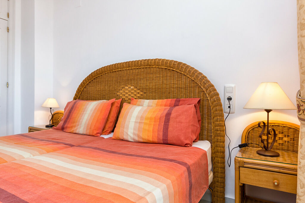 Middle Floor Apartment Calahonda Málaga - image 6