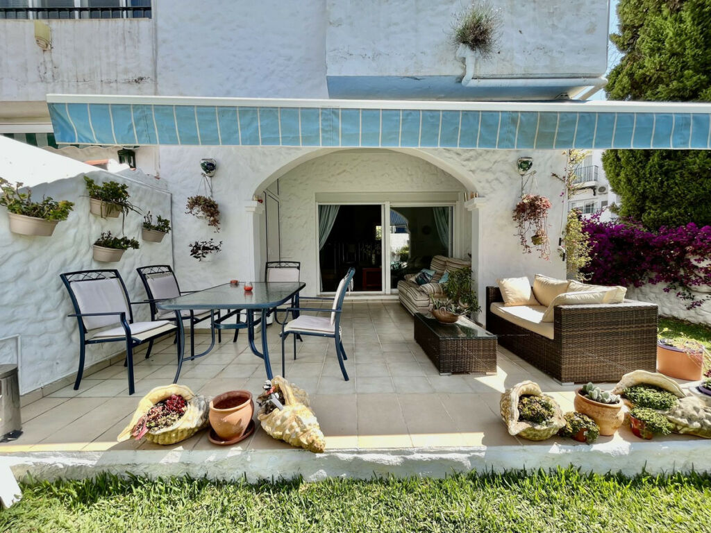 Semi-Detached House El Paraiso Málaga - image 6
