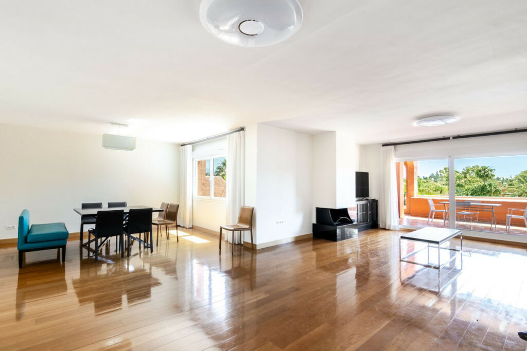 Penthouse Guadalmina Baja Málaga - image 6