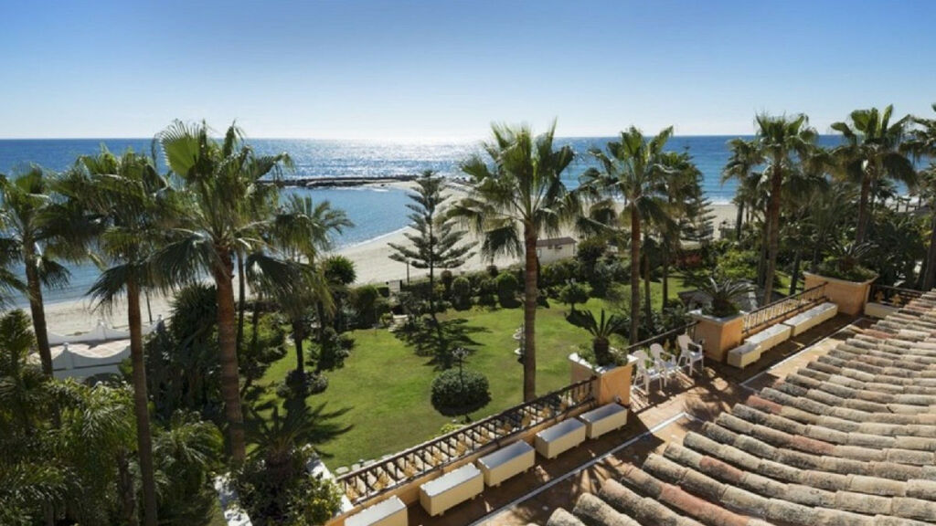Middle Floor Apartment Puerto Banús Málaga - image 6