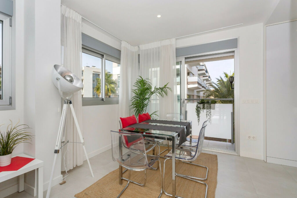 Middle Floor Apartment Villamartin Alicante - image 9