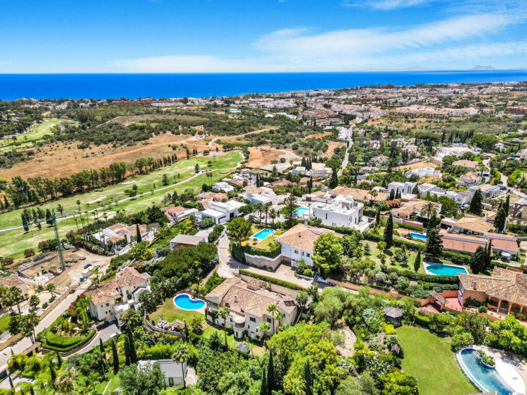 Detached Villa El Paraiso Málaga - image 7