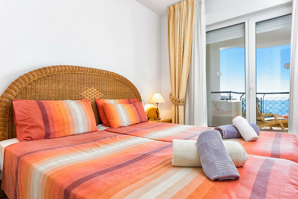 Middle Floor Apartment Calahonda Málaga - image 7