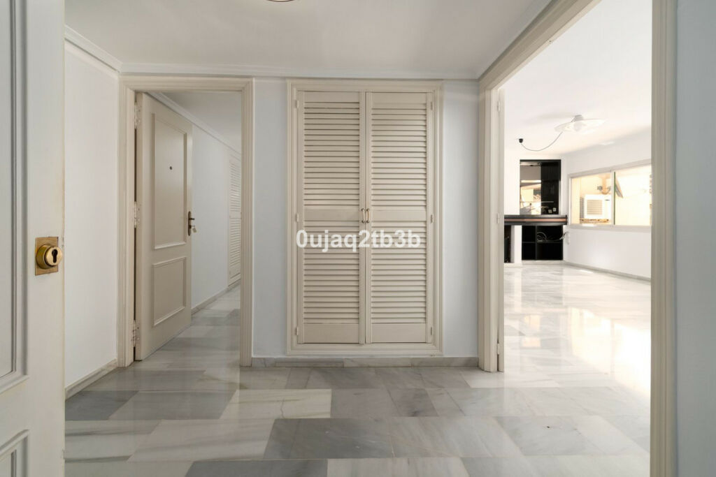 Top Floor Apartment Marbella Málaga - image 7