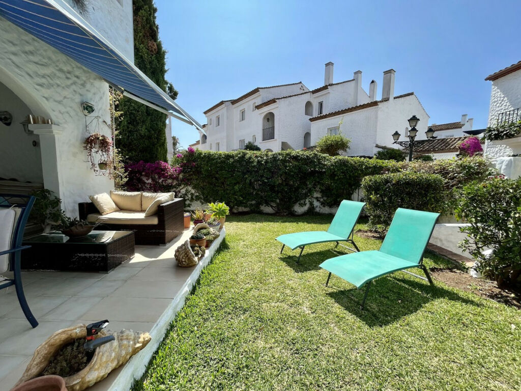 Semi-Detached House El Paraiso Málaga - image 7
