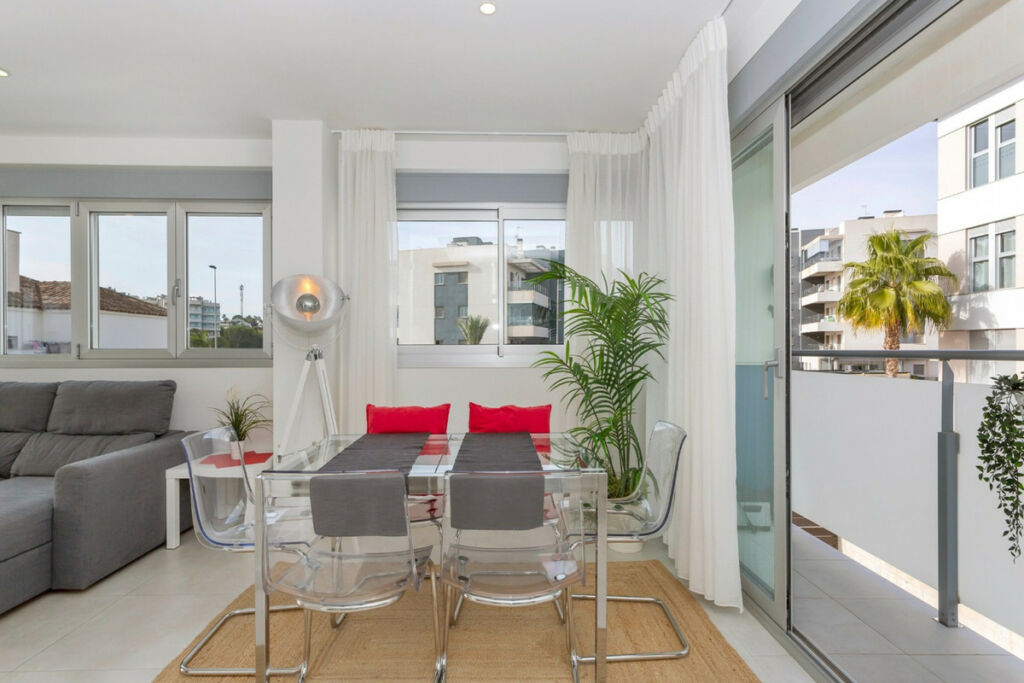 Middle Floor Apartment Villamartin Alicante - image 8