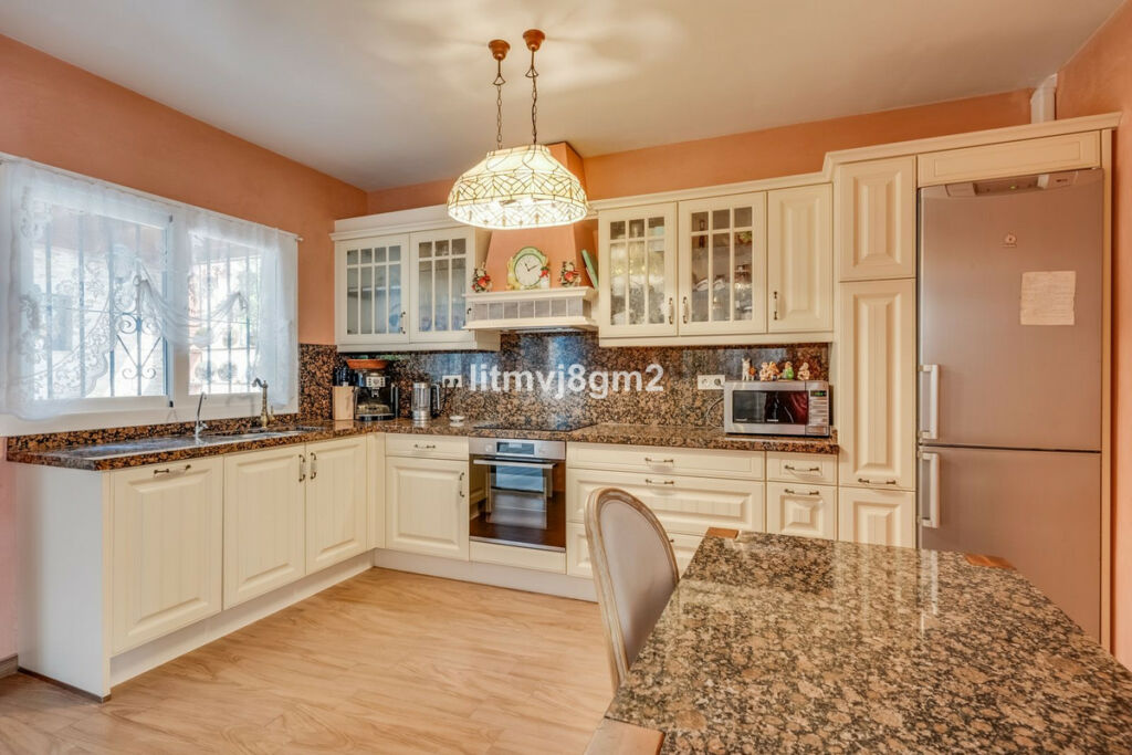 Detached Villa Artola Málaga - image 7