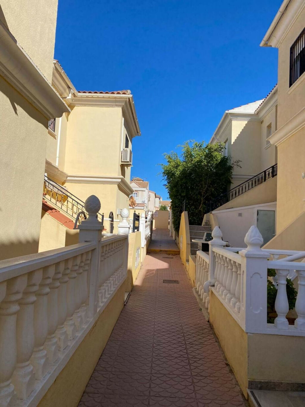 Middle Floor Apartment Aguas Nuevas Alicante - image 8