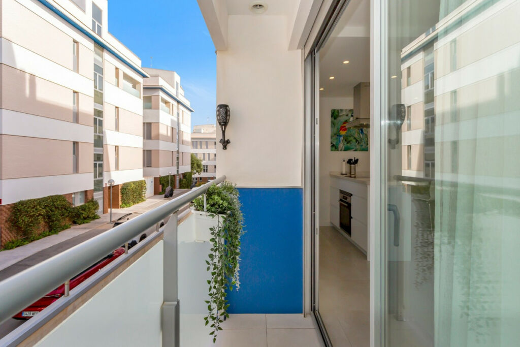Middle Floor Apartment Villamartin Alicante - image 10