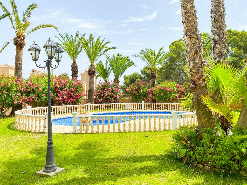 Detached Villa Villamartin Alicante - image 6