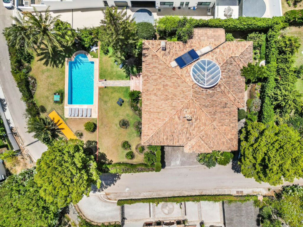 Detached Villa El Paraiso Málaga - image 8