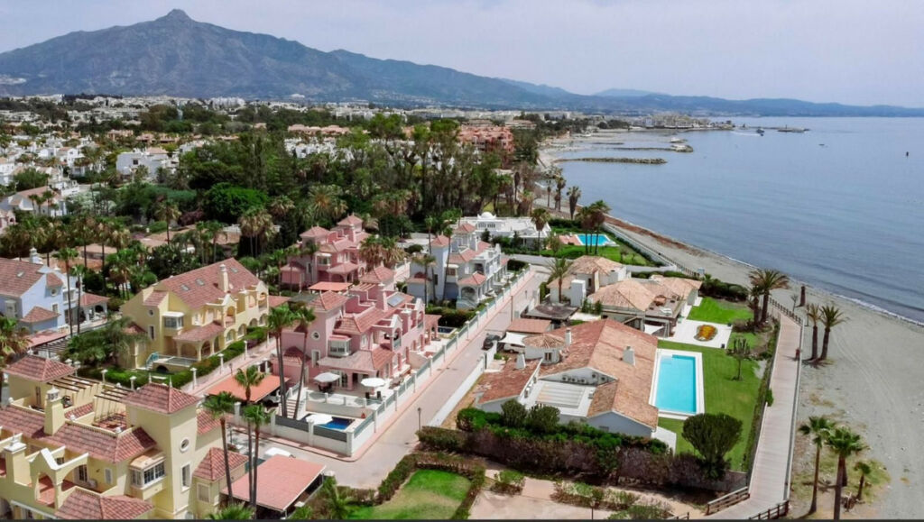 Detached Villa Marbella Málaga - image 8