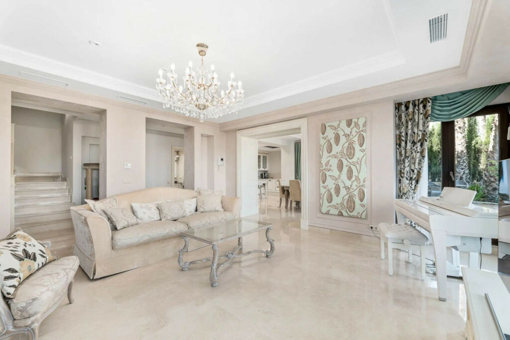 Detached Villa Benahavís Málaga - image 10