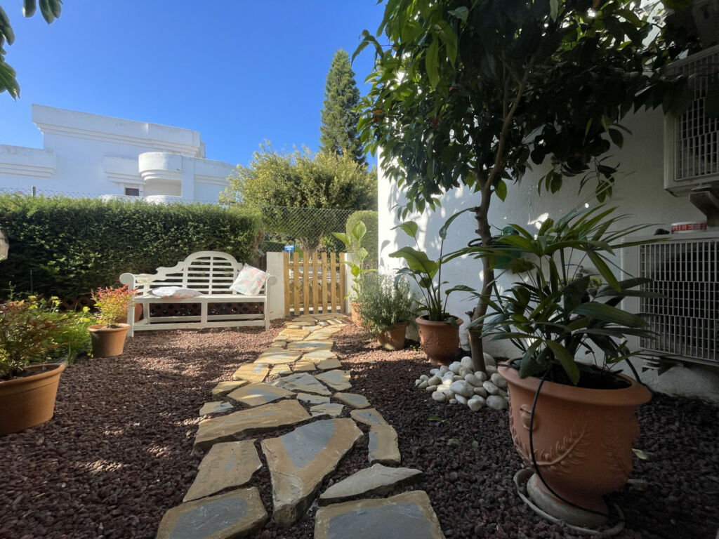 Ground Floor Apartment El Paraiso Málaga - image 9