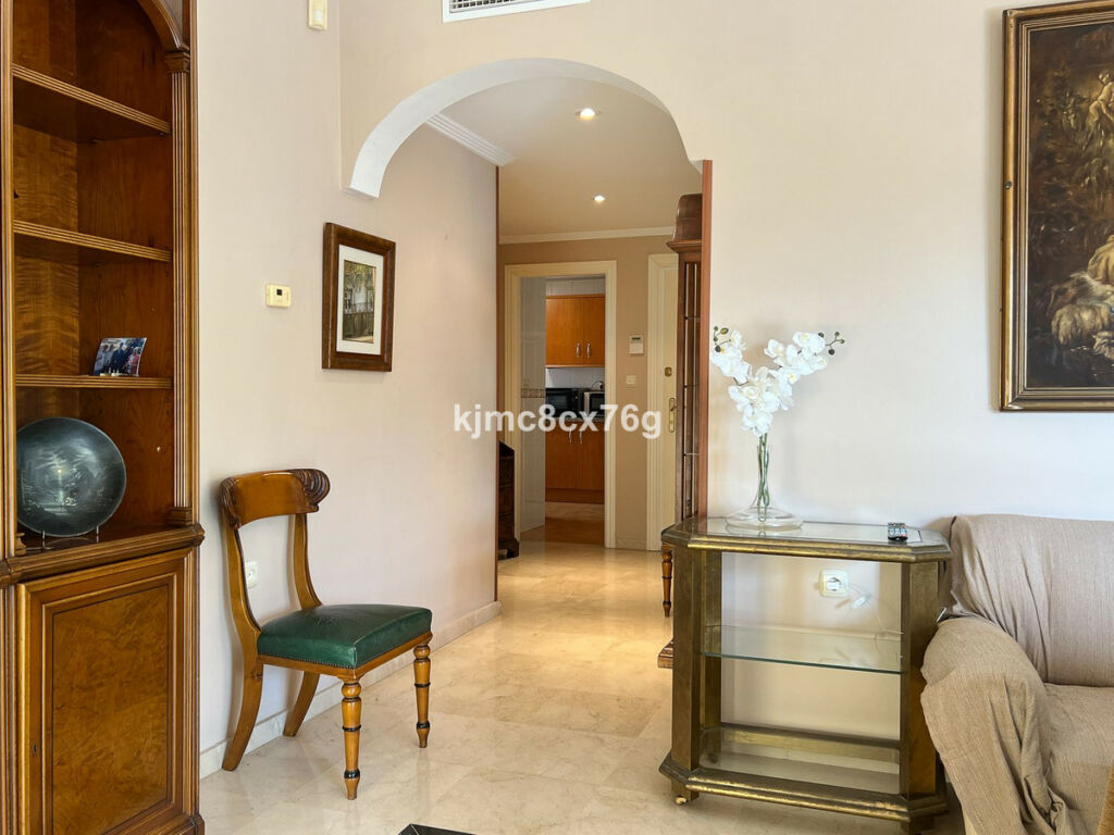 Middle Floor Apartment Marbella Málaga - image 9