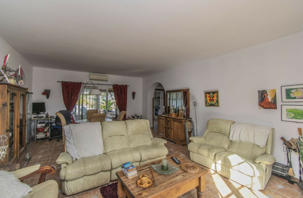 Detached Villa Monda Málaga - image 9