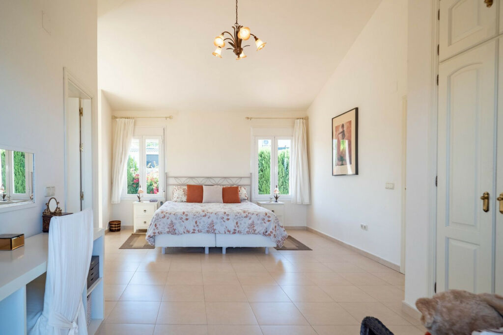 Detached Villa Alhaurín el Grande Málaga - image 9