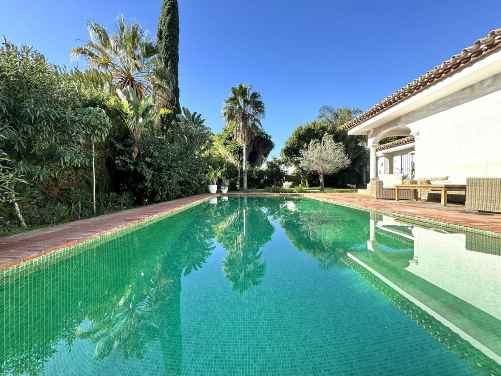Detached Villa El Paraiso Málaga