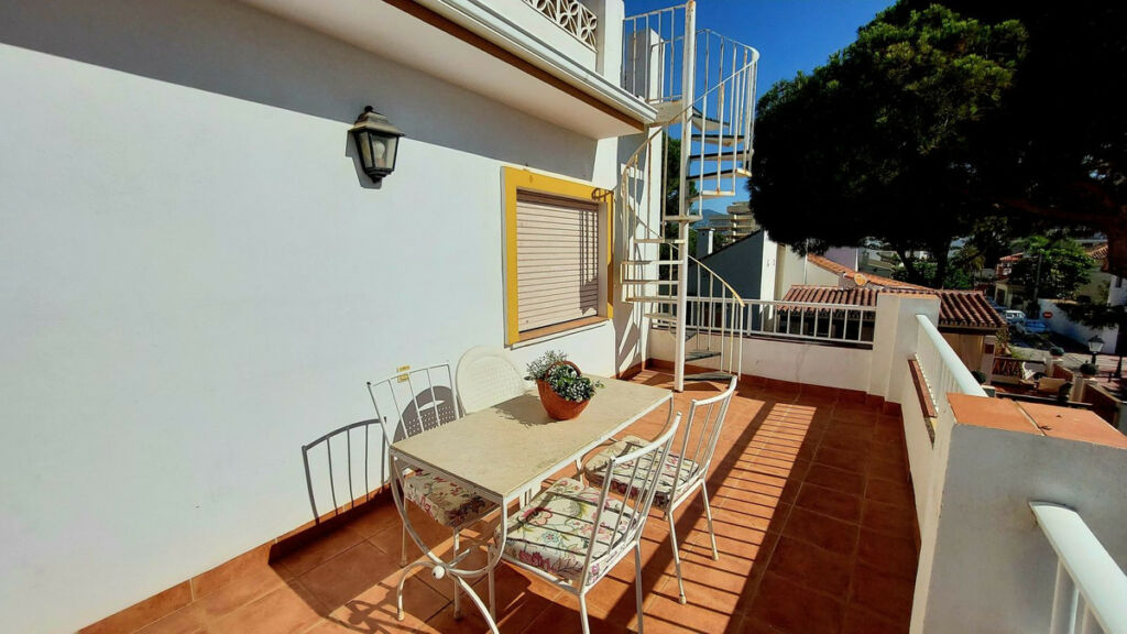 Top Floor Apartment Fuengirola Málaga - image 6