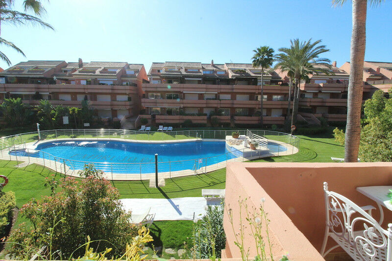 Middle Floor Apartment Puerto Banús Málaga