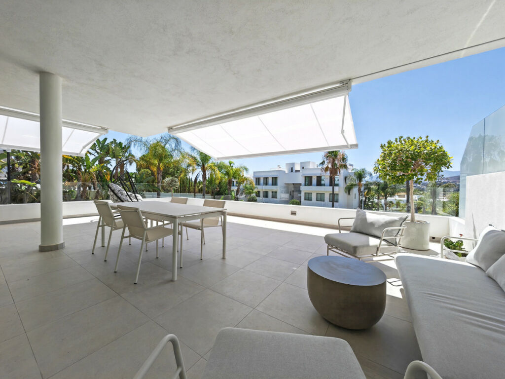 Middle Floor Apartment Estepona Málaga - image 4