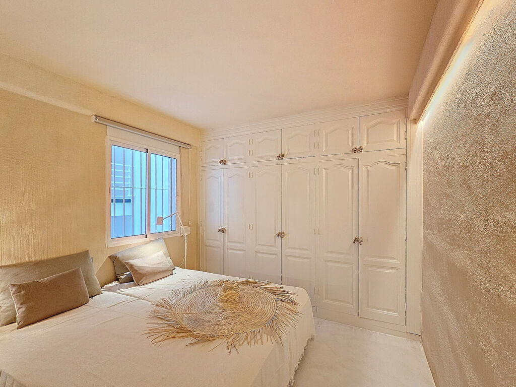 Middle Floor Apartment Estepona Málaga - image 6