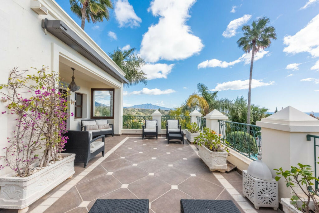 Detached Villa Estepona Málaga - image 10