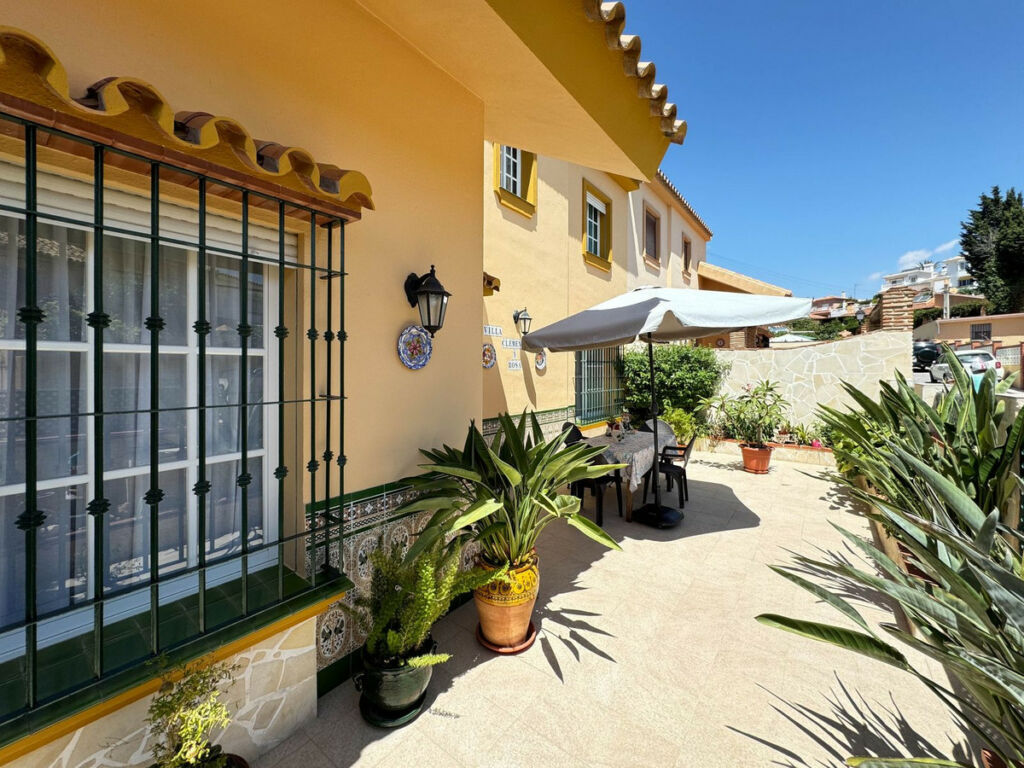 Detached Villa El Coto Málaga - image 10